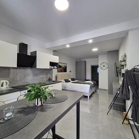 Cave With Free Parking Apartman Póla Kültér fotó